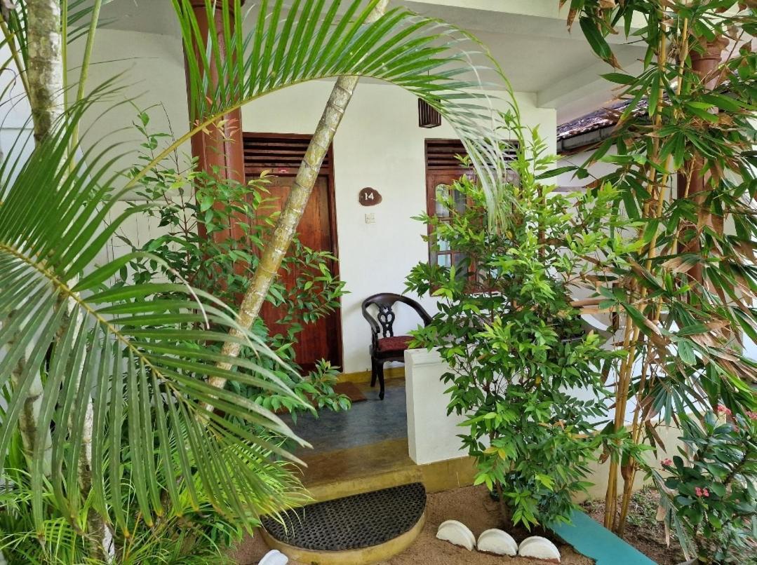 Panorama Beach Hotel Тангалле Екстер'єр фото